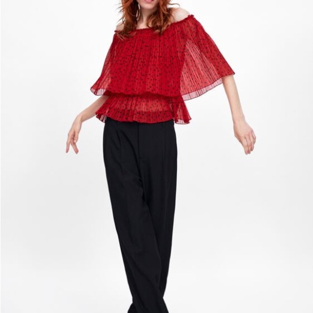 PLEATED DOTTED TOP